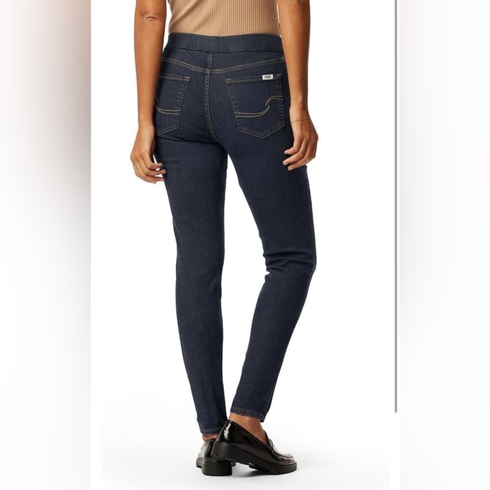 🥳HOST PICK!! 🥳 Signature by Levi Strauss -Totally Shaping Pull-On Skinny Jeans - Picture 2 of 12